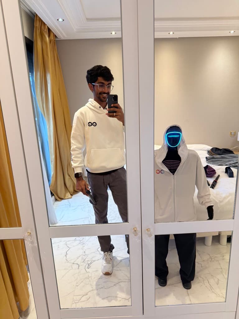 Mirror Selfie with Robot - ETHCC Cannes