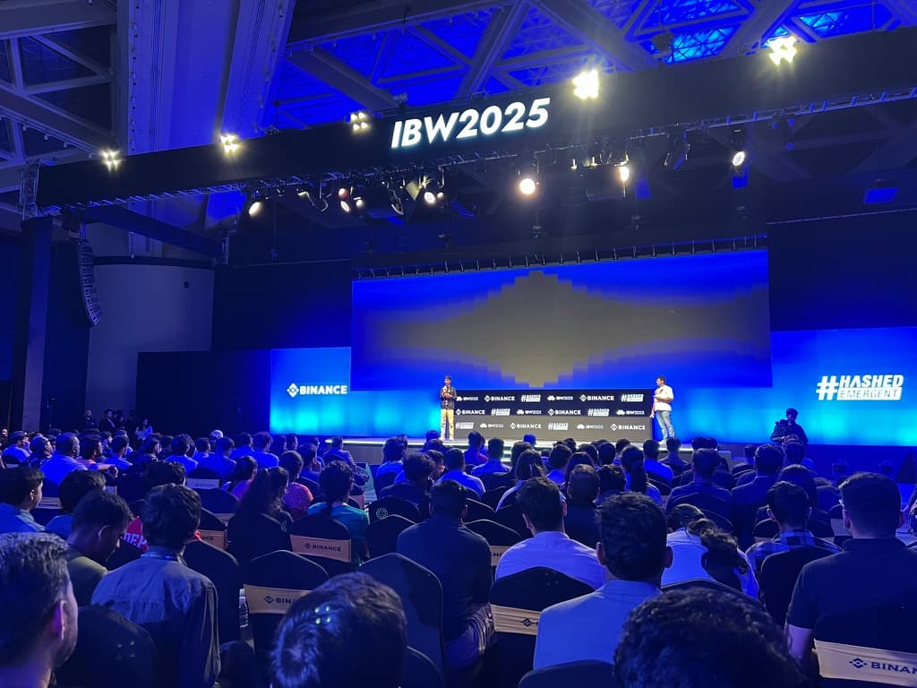 Main Stage Crowd - India Blockchain Week